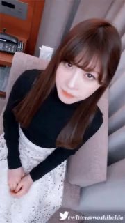 再约前天气质不错妹子，沙发舌吻调情舔奶子69口交上位骑乘，侧入猛操呻吟娇喘